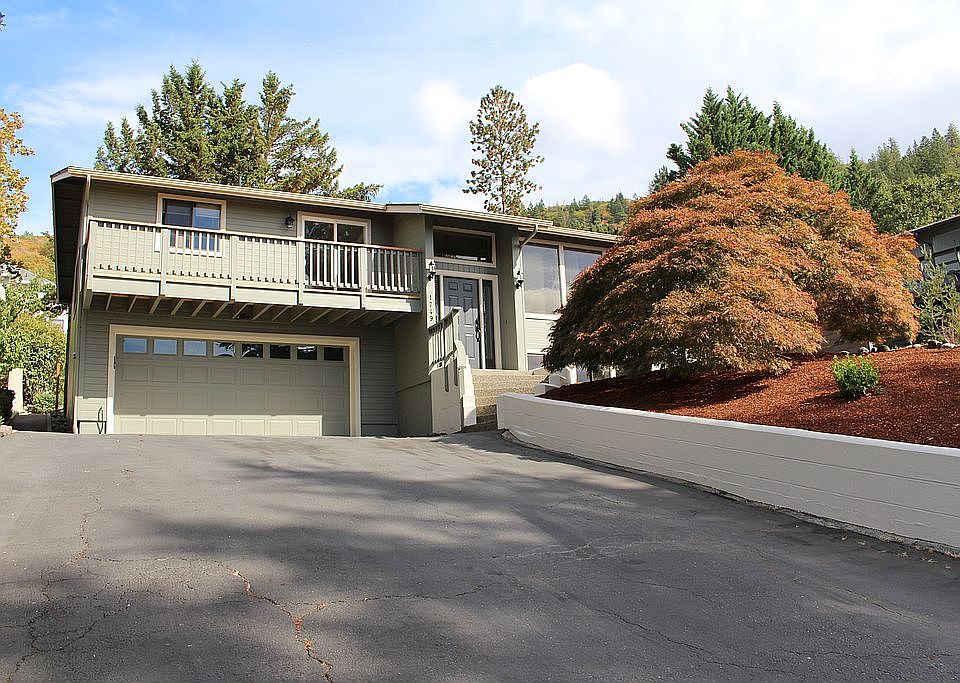 1st image of 1749 NE Hillcrest Ln