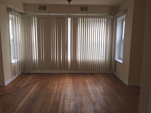 3rd image of 6011 W Dakin St #2