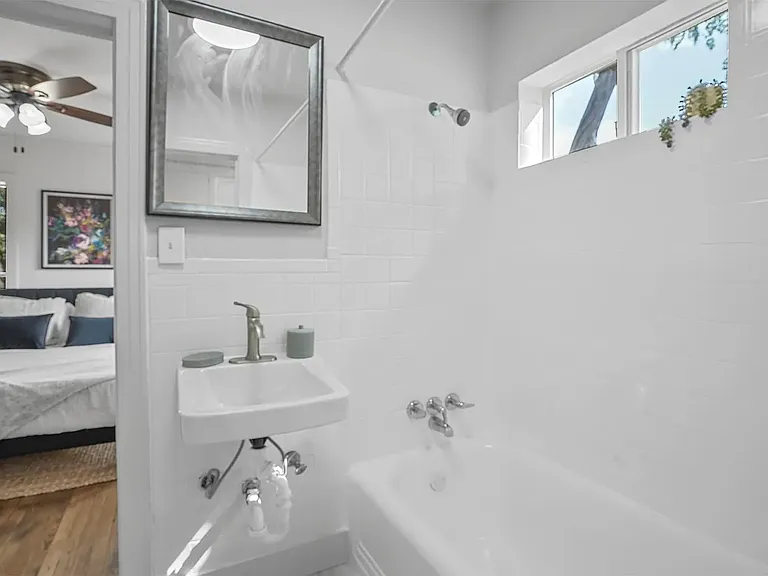 629 N Madison Ave — Photo 10