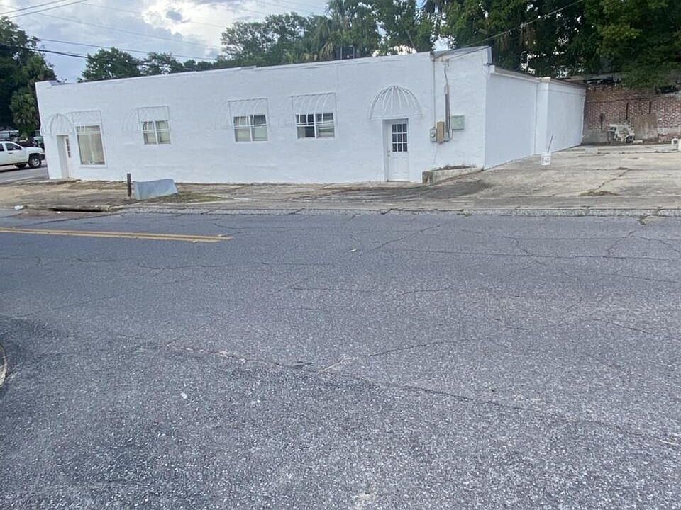 2nd image of 182 Us Highway 90 E