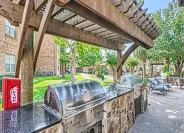 River Pointe Apartments — Photo 9