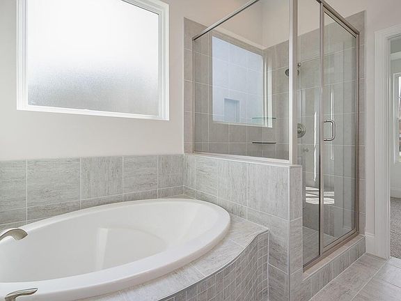 3rd image of 206 Wedgewood Cir