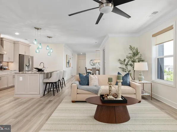23669 Golden Embers Sq Unit 403, Ashburn, VA 20148