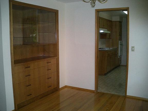 4th image of 12610 SE 56th St