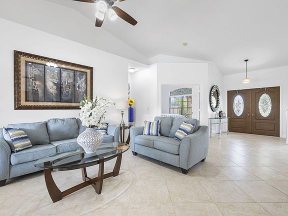 3rd image of 1935 Primrose Ln