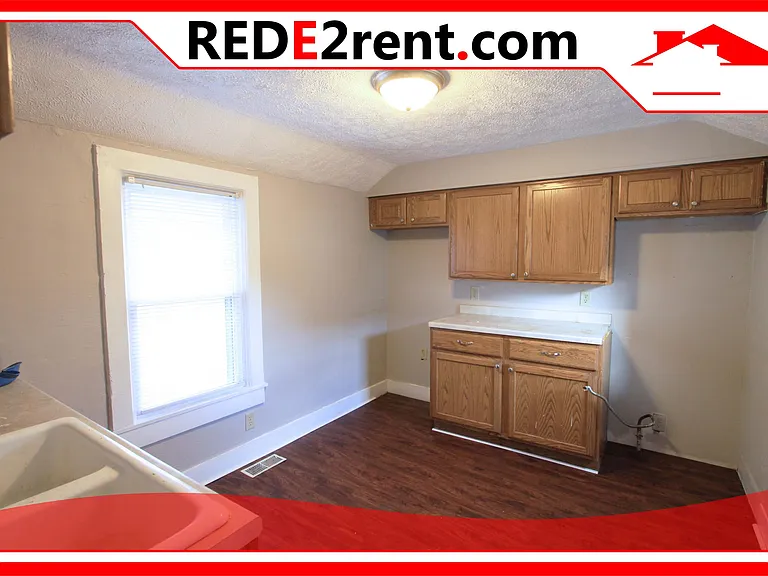327 Vernon Ave — Photo 6