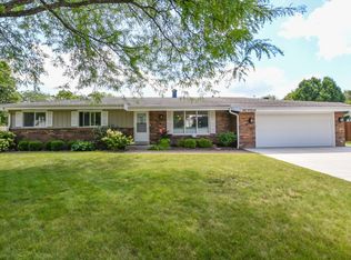 N82W18241 Williamsburg Ct, Menomonee Falls, WI