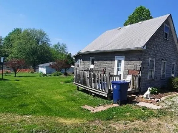 102 Clark St, East Galesburg, IL 61430