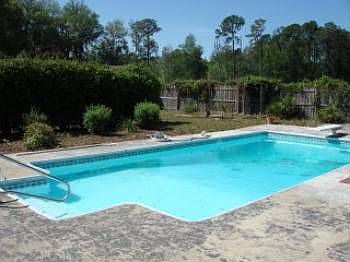 3rd image of 900 Pineview Dr