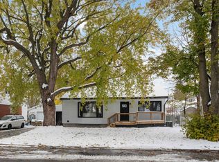 1796 Saunderson Dr, Ottawa, ON K1G 2C2