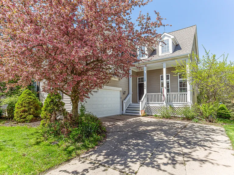 1484 Chapleau Dr — Photo 2