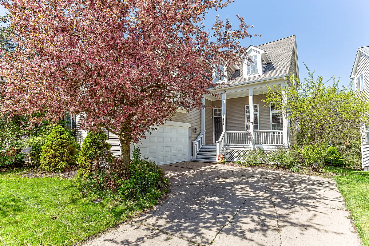 Building Photo - 1484 Chapleau Dr