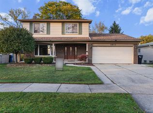 1811 Briarwood Dr, Madison Heights, MI 48071