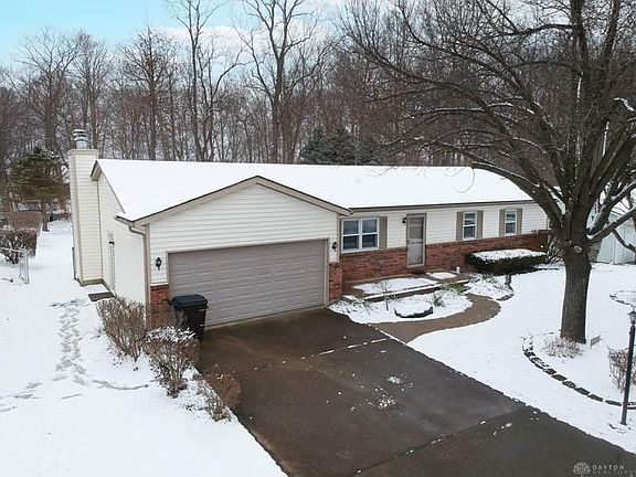 3rd image of 924 Preston Dr
