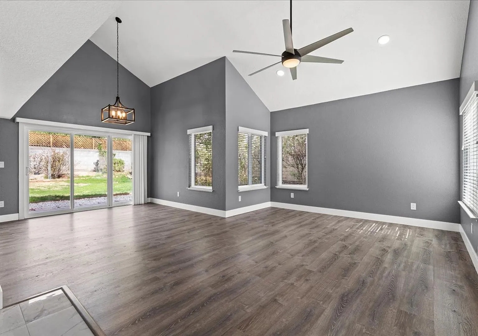 Contemporary 4bd Home with Expansive Spaces and Designer Details — Photo 4