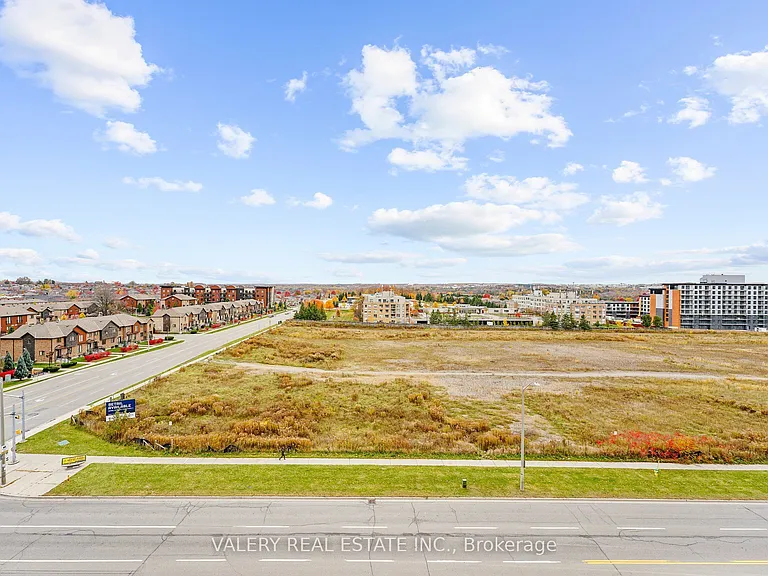 681 Yonge St #615 — Photo 21