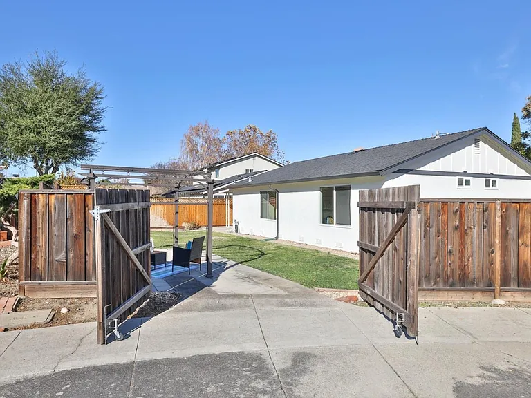 310 Curie Dr — Photo 6