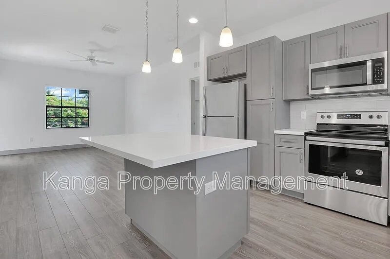2 bed, 2.0 bath, 1100 sqft, $2,700 — Photo 3