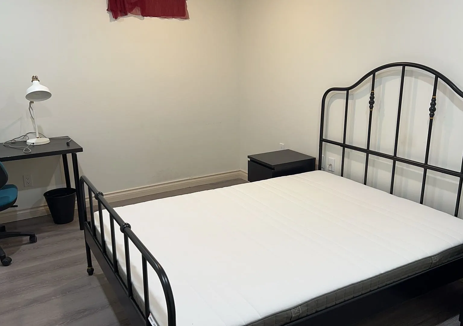 3 bed, 1000 sqft, $2,400 — Photo 2