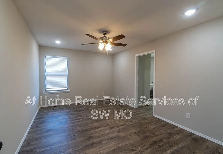 1810 S 15th Ave — Photo 7
