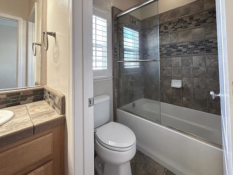 6104 Rockport Ln — Photo 16