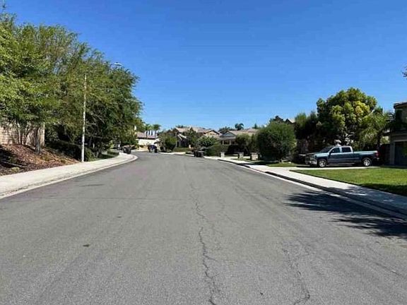 Exterior Neighborhood (street photo)