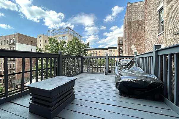 Rented by Coldwell Banker Warburg | media 8