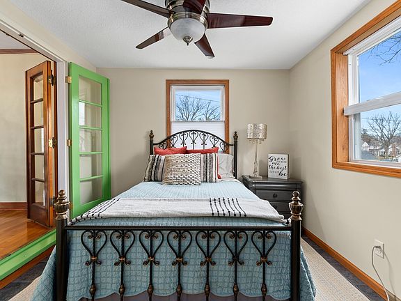 2nd image of 808 W Lombard St