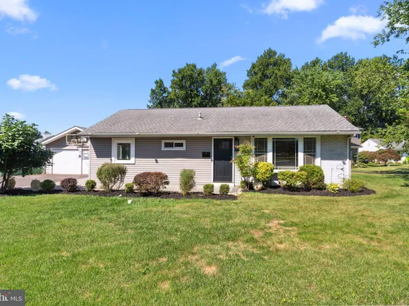 421 Austin Cir, Fairless Hills, PA 19030
