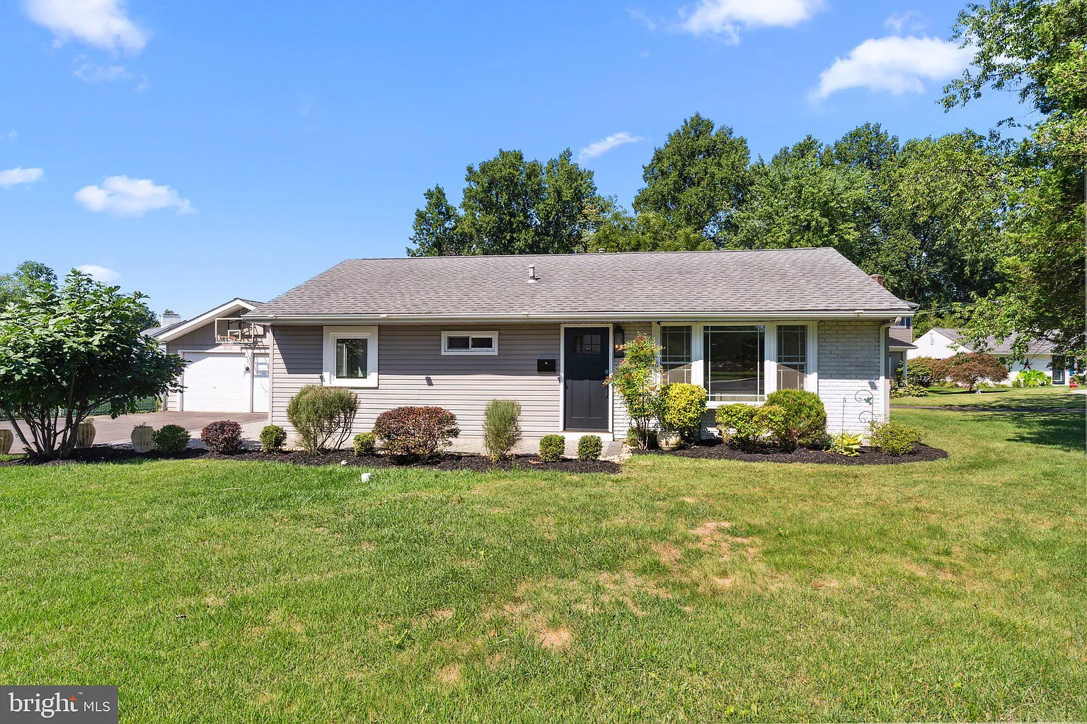 421 Austin Cir photo 1