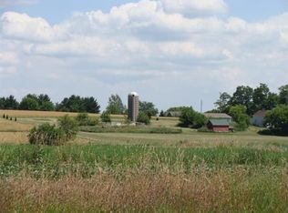 W3026 Markert Rd, Helenville, WI 53137