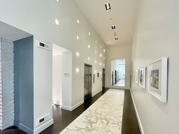 5th image of 555 4th St Unit 839