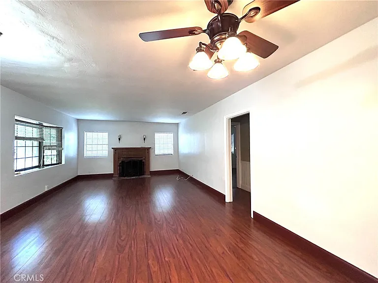 925 El Dorado St — Photo 2