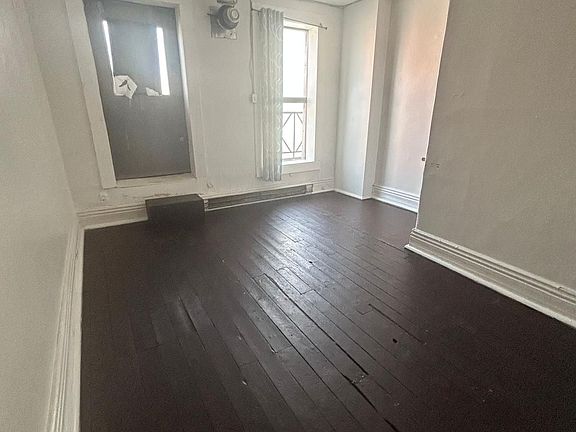 4th image of 164 Charlotte St #6