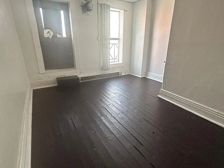 164 Charlotte St #6 — Photo 4