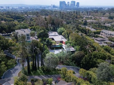 1022 Summit Dr, Beverly Hills, CA, 90210