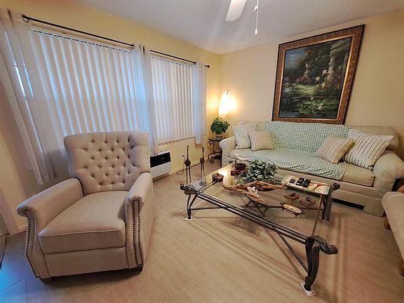 4th image of 336 Oakridge S