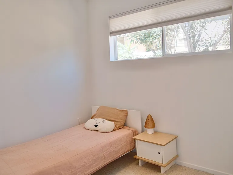 4884 Glenalbyn Dr — Photo 18