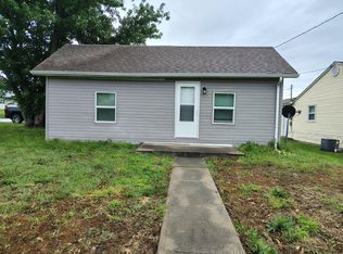 1250 S Sharp Ave, Marshall, MO 65340