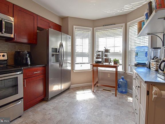 4th image of 331 Jenville Ct