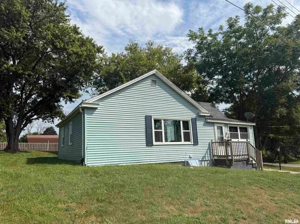 704 E Halsey Ave, Lewistown, IL 61542
