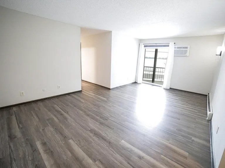 1800 Larpenteur Ave W #10 — Photo 9