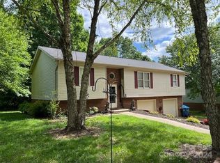 1661 Oakmont Dr, Lenoir, NC 28645