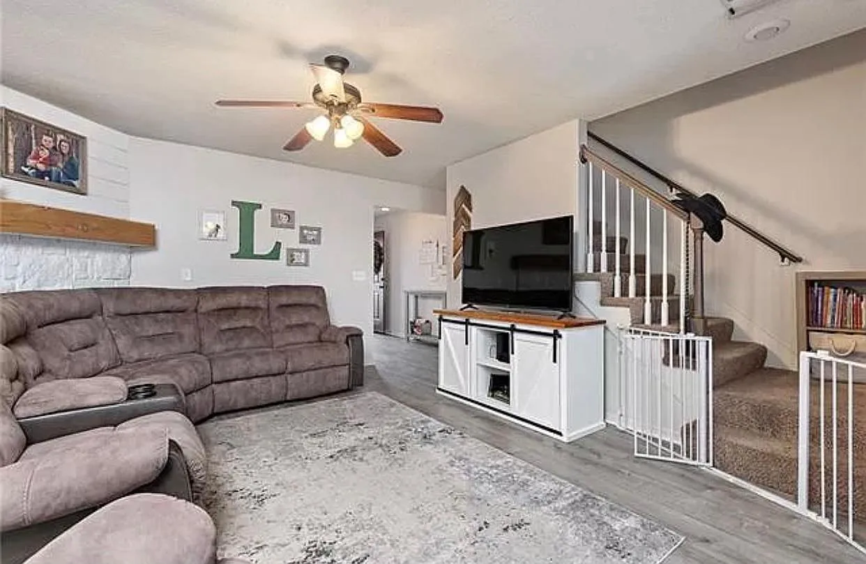 2 bed, 2.5 bath, 1256 sqft, $1,300 — Photo 3