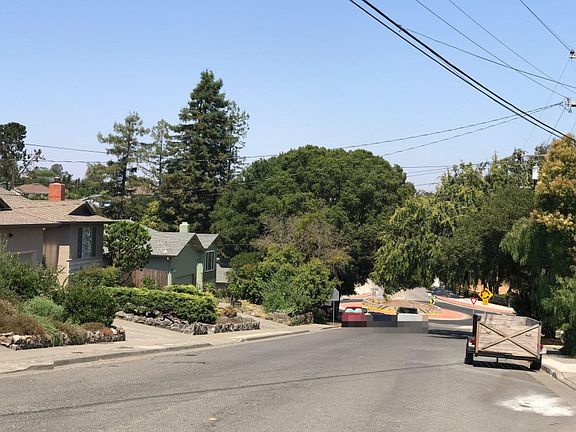 4th image of 820 Elm Dr