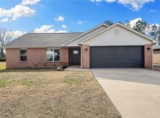 1502 W Laura St, Rogers, AR 72758