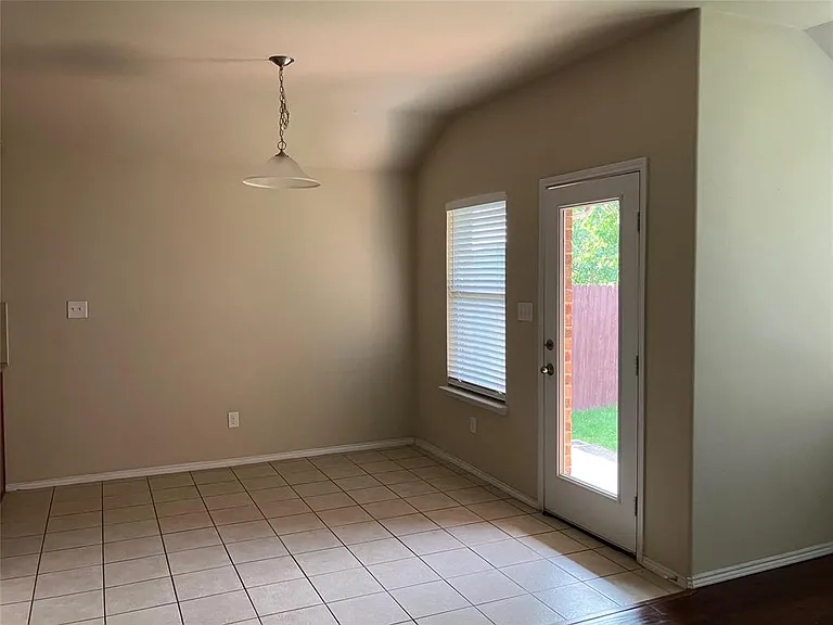 1445 Whitewater Dr — Photo 3
