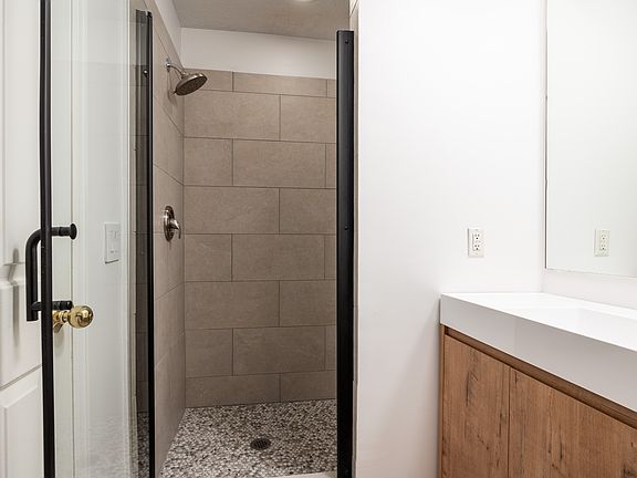 4th image of 829 E 400 S APT 109