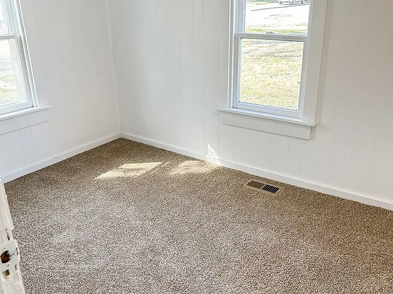 112 Durland Ave — Photo 4