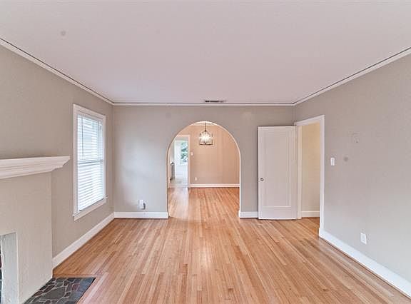 4th image of 4132 University Blvd